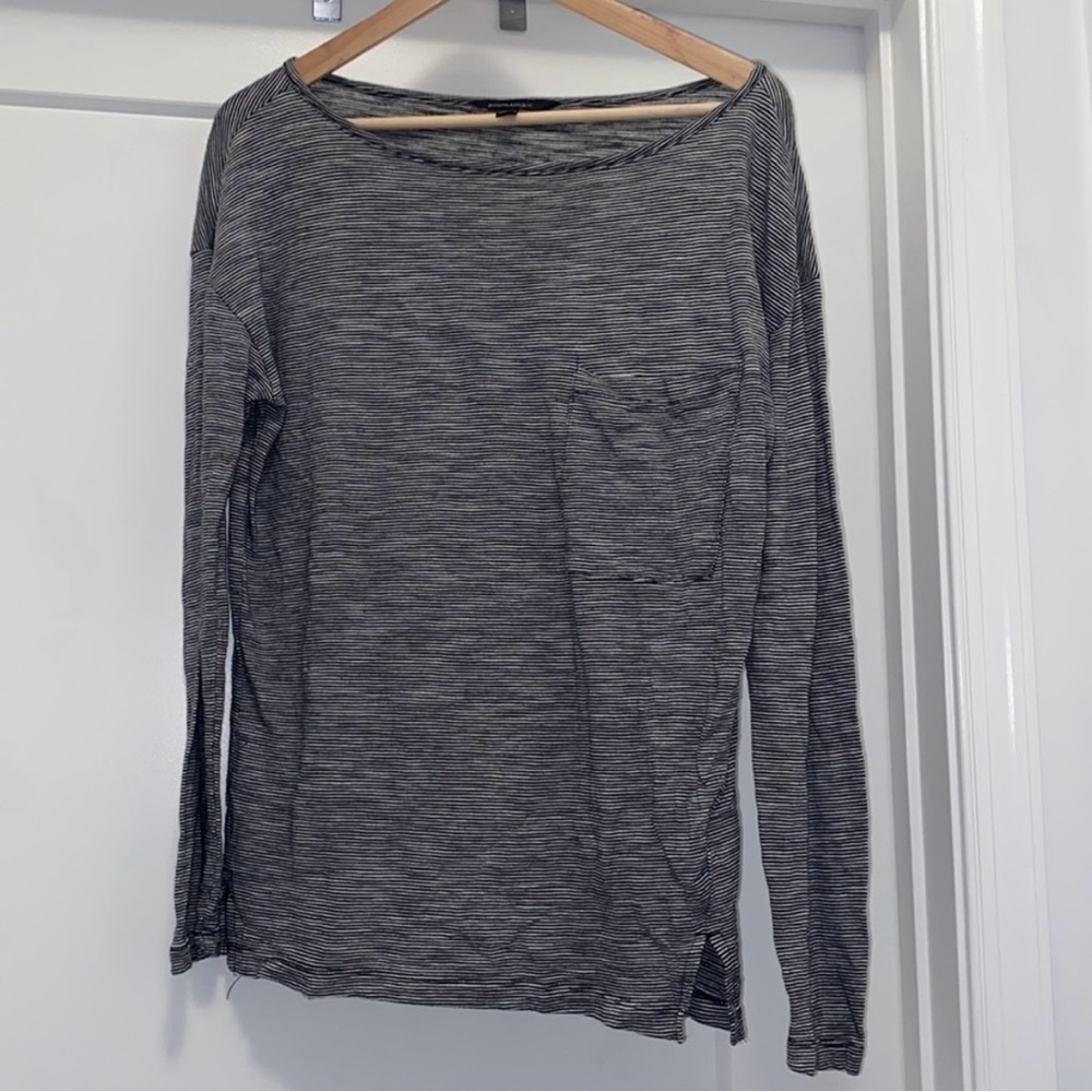 ❤️ BANANA REPUBLIC Striped Black and White Top - Size Medium